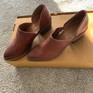 Universal Thread Cut Out Shoe size 8.